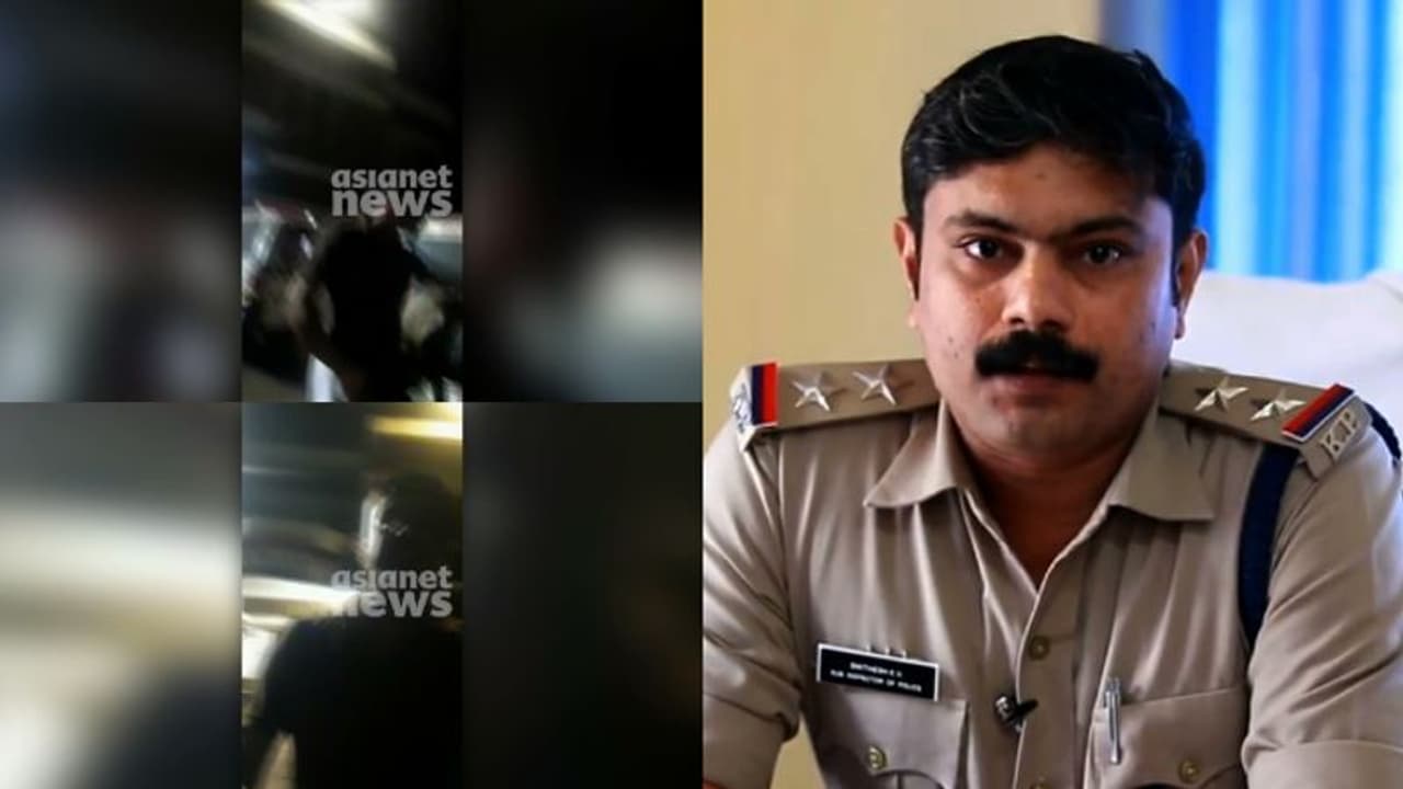 കസ്റ്റഡിയിലെടുത്ത മകനെ അന്വേഷിച്ചെത്തിയ അമ്മയോട് മദ്യലഹരിയില് മോശം പെരുമാറ്റം, പൊലീസുകാരനെതിരെ നടപടി കസ്റ്റഡിയിലെടുത്ത മകനെ അന്വേഷിച്ചെത്തിയ അമ്മയോട് മദ്യലഹരിയില് മോശം പെരുമാറ്റം, പൊലീസുകാരനെതിരെ നടപടി