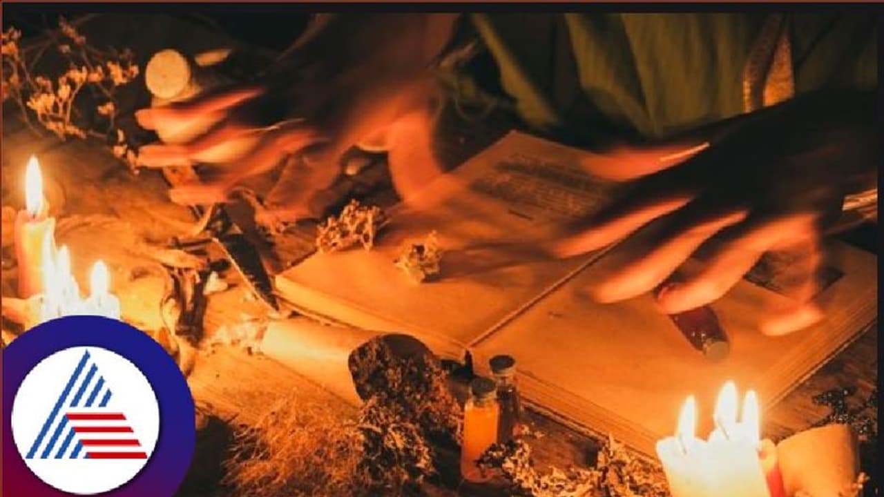 ಯಂತ್ರದಿಂದ ತಲೆ ಕತ್ತರಿಸಿಕೊಂಡು ಯಜ್ಞಕುಂಡಕ್ಕೆ ಅರ್ಪಿಸಿದ ದಂಪತಿ! ಯಂತ್ರದಿಂದ ತಲೆ ಕತ್ತರಿಸಿಕೊಂಡು ಯಜ್ಞಕುಂಡಕ್ಕೆ ಅರ್ಪಿಸಿದ ದಂಪತಿ!