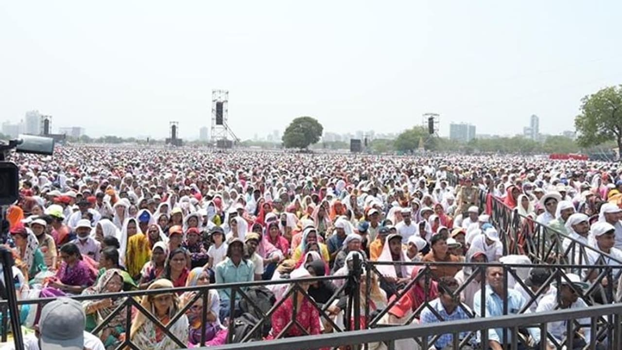 Heatwave kills 11 at Maharashtra's Kharghar Award Event, CM Shinde announces Rs 5 lakh relief Heatwave kills 11 at Maharashtra's Kharghar Award Event, CM Shinde announces Rs 5 lakh relief