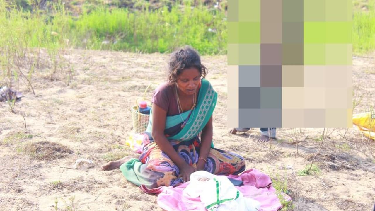 ಡ್ರಗ್ಸ್ ನಶೆಯಲ್ಲಿ 27 ದಿನದ ಮಗುವಿನ ತಲೆಯನ್ನು ಮರಳಿನಲ್ಲಿ ಹೂತು ಸಾಯಿಸಿದ ತಾಯಿ! ಡ್ರಗ್ಸ್ ನಶೆಯಲ್ಲಿ 27 ದಿನದ ಮಗುವಿನ ತಲೆಯನ್ನು ಮರಳಿನಲ್ಲಿ ಹೂತು ಸಾಯಿಸಿದ ತಾಯಿ!