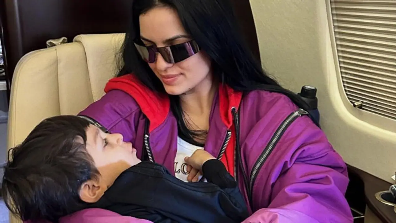 Hardik Pandya's wife Natasa Stankovic had fun time celebrating Easter with son Agastya (WATCH) Hardik Pandya's wife Natasa Stankovic had fun time celebrating Easter with son Agastya (WATCH)