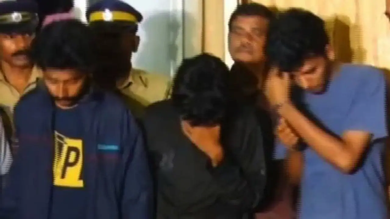 കയ്പമംഗലം പെട്രോൾ പമ്പ് ഉടമയുടെ കൊലപാതകം; മൂന്ന് പ്രതികൾക്ക് ജീവപര്യന്തം ശിക്ഷ കയ്പമംഗലം പെട്രോൾ പമ്പ് ഉടമയുടെ കൊലപാതകം; മൂന്ന് പ്രതികൾക്ക് ജീവപര്യന്തം ശിക്ഷ