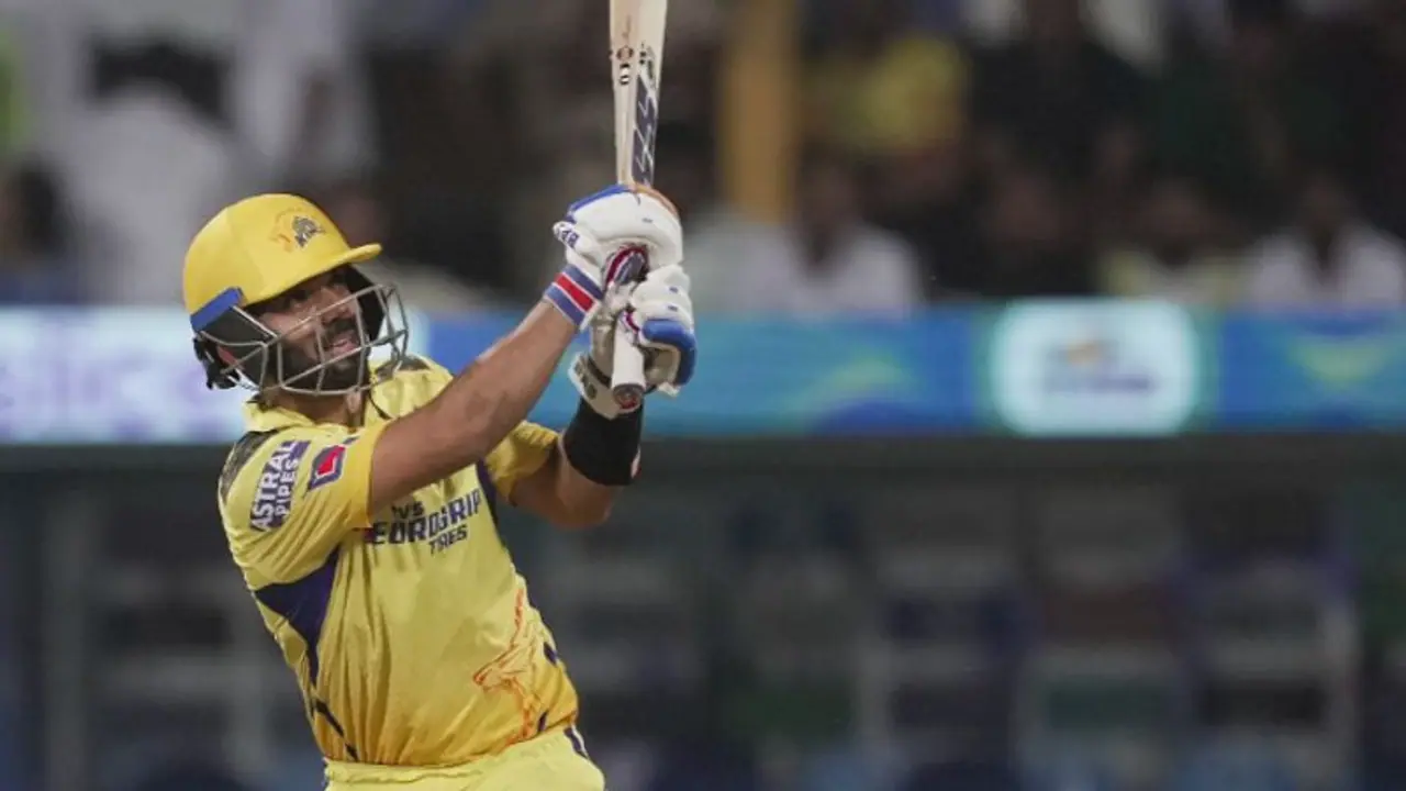 സിറാജ് ഓണ്‍ ഫയര്‍, ആദ്യ അടിയേറ്റ് സിഎസ്‌കെ; തിരിച്ചടിച്ച് കോണ്‍വേയും രഹാനെയും