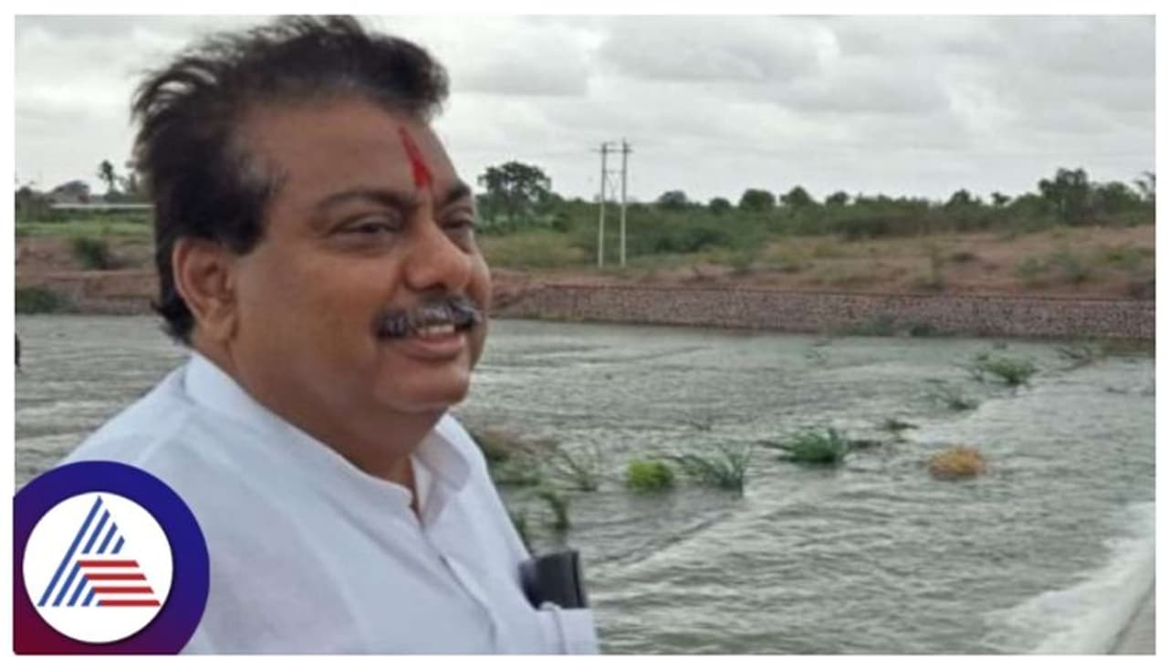 ಶತಕೋಟಿ ಒಡೆಯನಾದರೂ ಗುಲಗಂಜಿಯಷ್ಟು ಬಂಗಾರವಿಲ್ಲ! ಲಿಂಗಾಯತ ನಾಯಕನ ಆಸ್ತಿ ಮೌಲ್ಯವೆಷ್ಟು ಗೊತ್ತಾ? ಶತಕೋಟಿ ಒಡೆಯನಾದರೂ ಗುಲಗಂಜಿಯಷ್ಟು ಬಂಗಾರವಿಲ್ಲ! ಲಿಂಗಾಯತ ನಾಯಕನ ಆಸ್ತಿ ಮೌಲ್ಯವೆಷ್ಟು ಗೊತ್ತಾ?