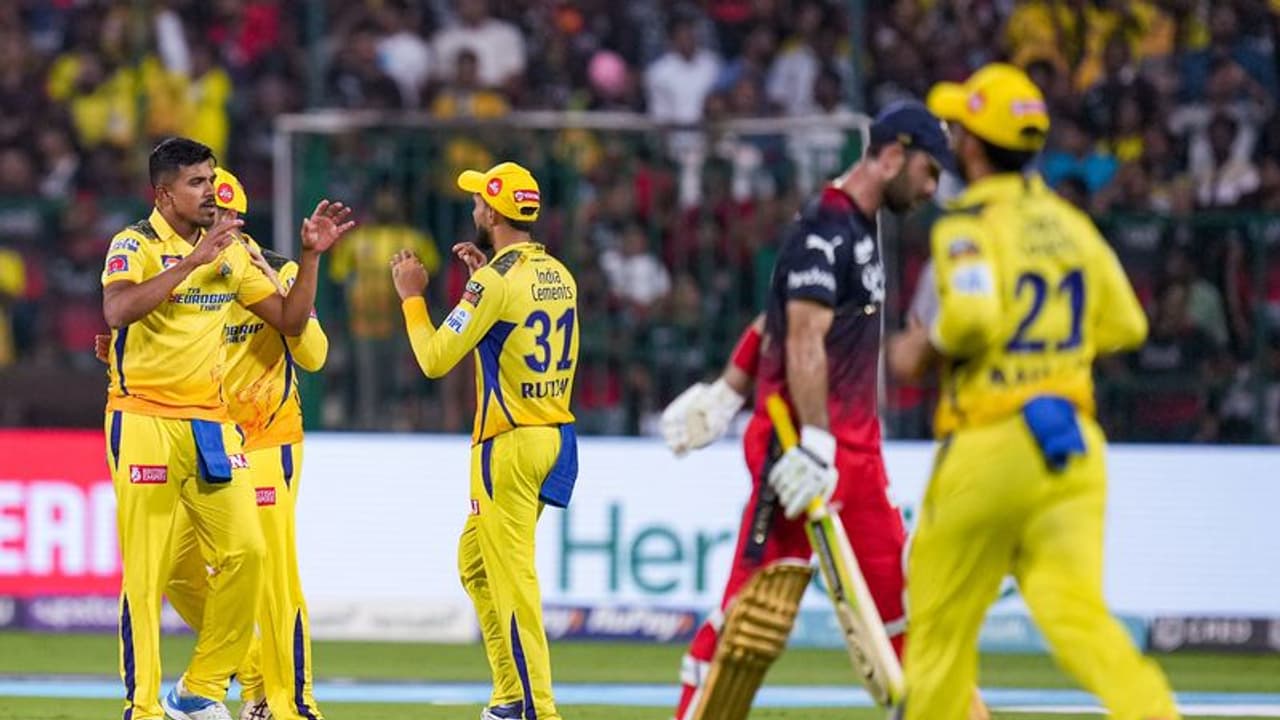 RCB vs CSK: ಚೆನ್ನೈ ಸೂಪರ್ ಕಿಂಗ್ಸ್ ಮುಂದೆ ಮಂಡಿಯೂರಿದ ಆರ್ಸಿಬಿ ಬ್ಯಾಟಿಂಗ್ ಪರಾಕ್ರಮ RCB vs CSK: ಚೆನ್ನೈ ಸೂಪರ್ ಕಿಂಗ್ಸ್ ಮುಂದೆ ಮಂಡಿಯೂರಿದ ಆರ್ಸಿಬಿ ಬ್ಯಾಟಿಂಗ್ ಪರಾಕ್ರಮ