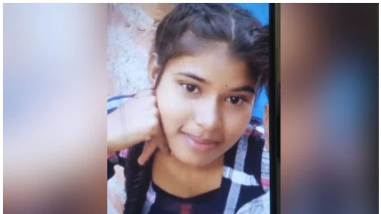 കോളേജിൽ നിന്ന് പരീക്ഷ കഴിഞ്ഞ് മടങ്ങിയ യുവതി റോഡില് വെടിയേറ്റ് മരിച്ചു; അക്രമികളെത്തിയത് ബൈക്കിൽ കോളേജിൽ നിന്ന് പരീക്ഷ കഴിഞ്ഞ് മടങ്ങിയ യുവതി റോഡില് വെടിയേറ്റ് മരിച്ചു; അക്രമികളെത്തിയത് ബൈക്കിൽ