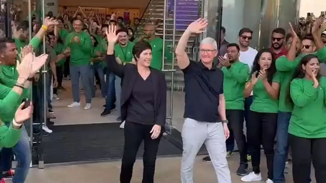 Watch: CEO Tim Cook opens the gates of India's first Apple store in Mumbai; welcomes customers Watch: CEO Tim Cook opens the gates of India's first Apple store in Mumbai; welcomes customers