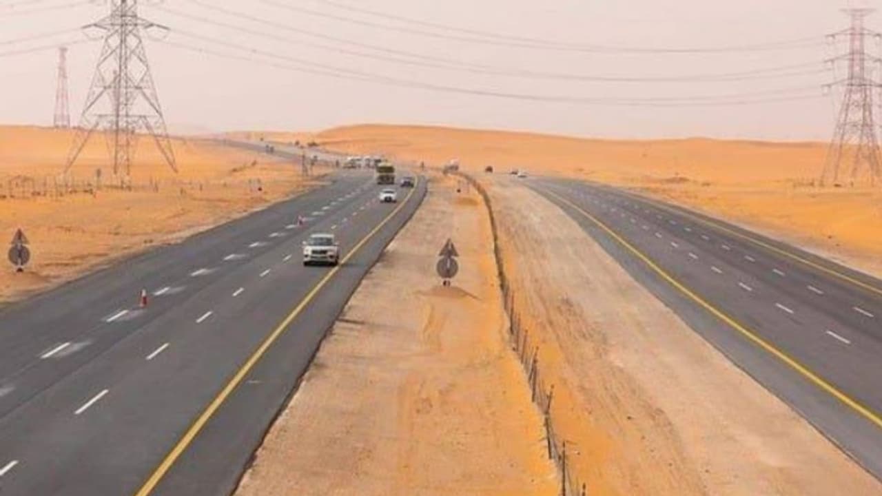 യാത്രയ്ക്കിടെ ഹൈവേയില് ഇറങ്ങി തിരിച്ചുകയറിയപ്പോള് കുട്ടിയെ മറന്നുപോയി; അന്വേഷിച്ച് കണ്ടെത്തി പൊലീസ് യാത്രയ്ക്കിടെ ഹൈവേയില് ഇറങ്ങി തിരിച്ചുകയറിയപ്പോള് കുട്ടിയെ മറന്നുപോയി; അന്വേഷിച്ച് കണ്ടെത്തി പൊലീസ്