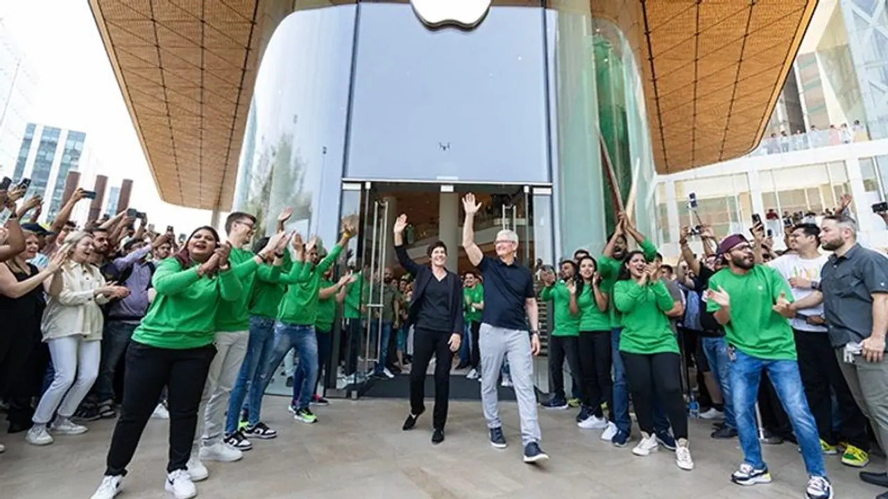 'Energy, creativity in Mumbai is incredible...' Tim Cook after opening first Apple store in India 'Energy, creativity in Mumbai is incredible...' Tim Cook after opening first Apple store in India