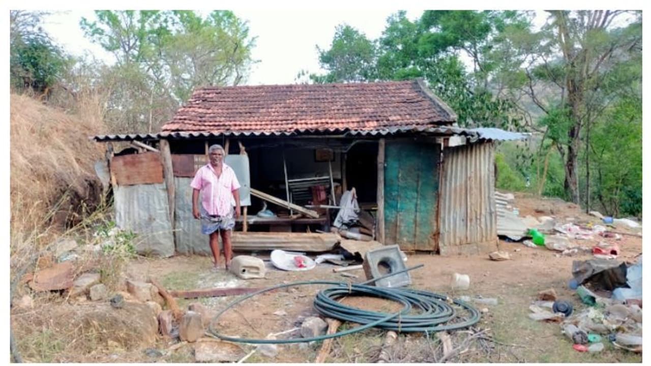 അട്ടപ്പാടി പുതൂരിൽ വീണ്ടും കാട്ടാന ആക്രമണം; വീടിന്റെ മേൽക്കൂര തകർത്തു അട്ടപ്പാടി പുതൂരിൽ വീണ്ടും കാട്ടാന ആക്രമണം; വീടിന്റെ മേൽക്കൂര തകർത്തു