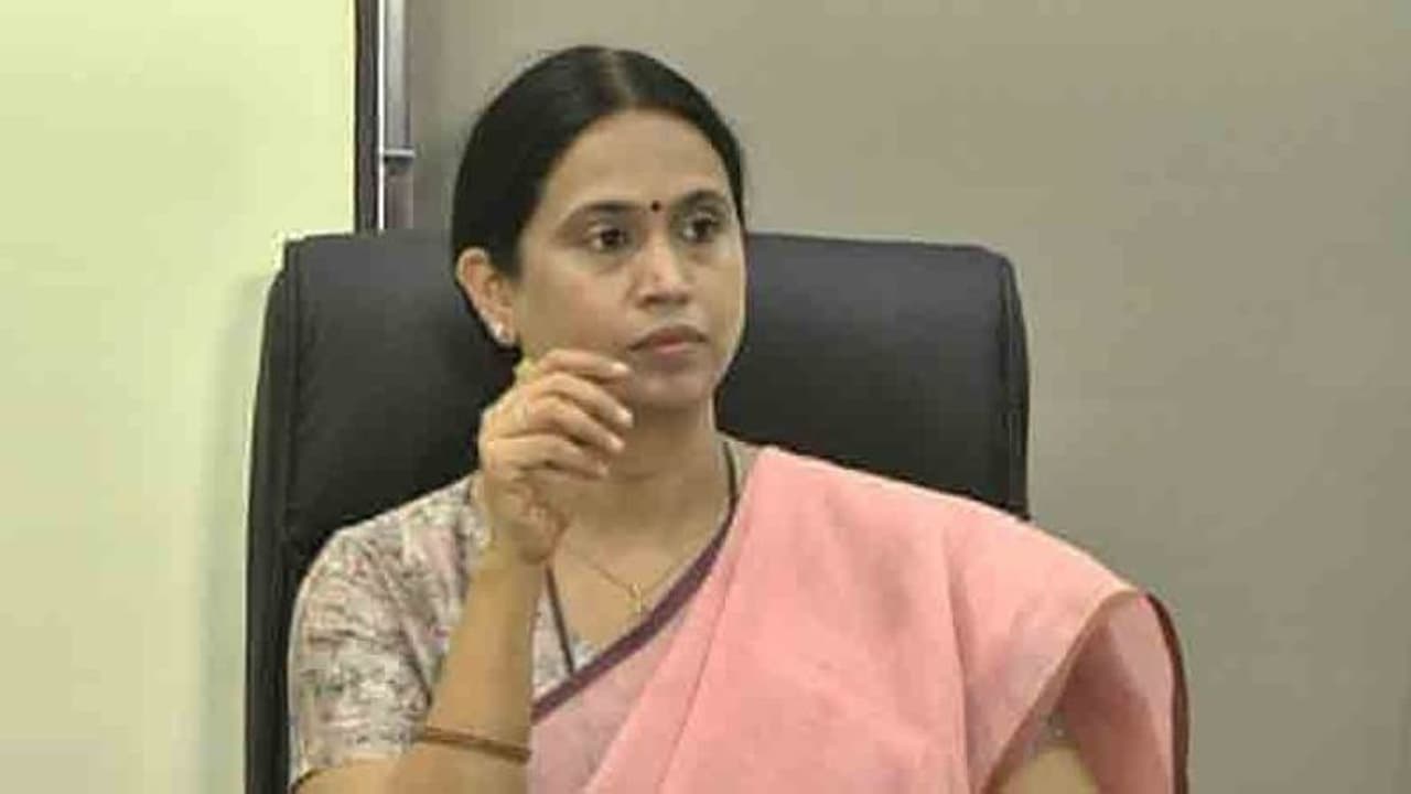 ಆತ್ಮಹತ್ಯೆ ಮಾಡಿಕೊಂಡ ರೈತ ಕುಟುಂಬಕ್ಕೆ ತ್ವರಿತ ಪರಿಹಾರ ನೀಡಿ: ಲಕ್ಷ್ಮೀ ಹೆಬ್ಬಾಳ್ಕರ್‌