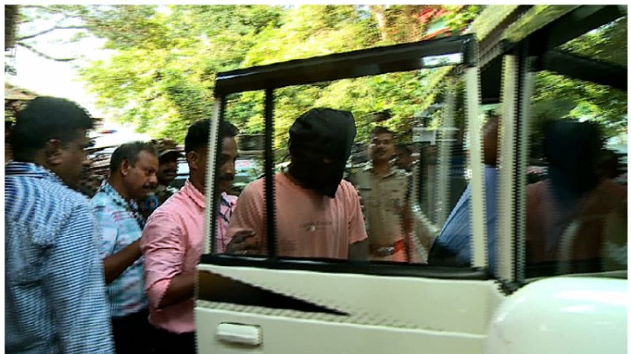 ട്രെയിൻ തീവെയ്പ് കേസ്; പ്രതി ഷാറൂഖ് സെയ്ഫിയുടെ ജാമ്യാപേക്ഷ ഇന്ന് പരി​ഗണിക്കും