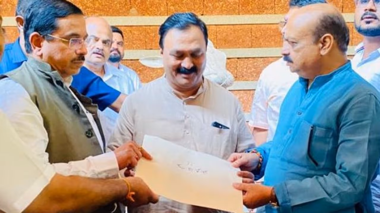 ನಾನು ಸಂತೋಷ್‌ಜೀ ಮಾನಸಪುತ್ರನಲ್ಲ ಶೆಟ್ಟರ್‌ ಪರಮಶಿಷ್ಯ :ಟಾಂಗ್‌ ಕೊಟ್ಟ ಟೆಂಗಿನಕಾಯಿ