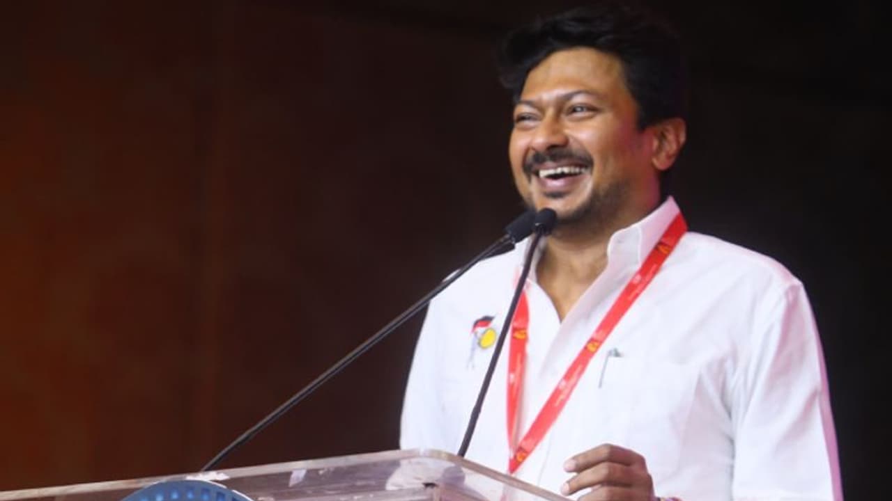 நாடாளுமன்ற தேர்தலுக்கு இது ட்ரெயிலர் தான்.! பாசிஸ்ட்டுகளின் வீழ்ச்சி தெற்கிலிருந்து தொடங்கியாச்சு உதயநிதி நாடாளுமன்ற தேர்தலுக்கு இது ட்ரெயிலர் தான்.! பாசிஸ்ட்டுகளின் வீழ்ச்சி தெற்கிலிருந்து தொடங்கியாச்சு உதயநிதி