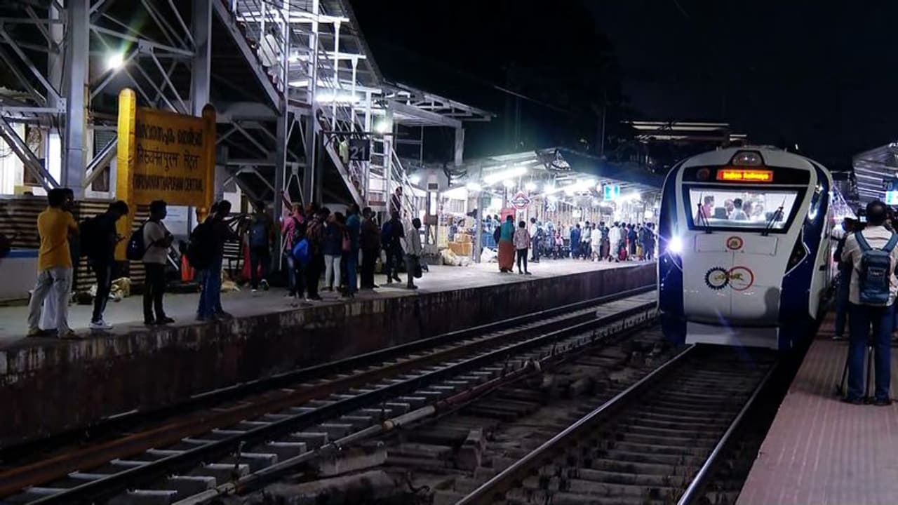 വന്ദേ ഭാരത് രണ്ടാം ട്രെയൽ റൺ പൂർത്തിയാക്കി; 15 മിനിറ്റ് അധികമെടുത്ത് തിരുവനന്തപുരത്തെത്തി