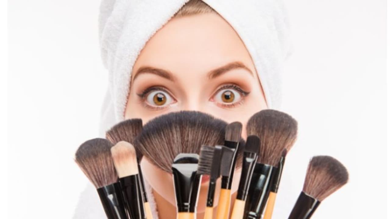 Health Tips: മേക്കപ്പ് ബ്രഷുകൾ ടോയ്ലറ്റ് സീറ്റിനേക്കാൾ വൃത്തിഹീനമാകാമെന്ന് പഠനം; ശ്രദ്ധിക്കേണ്ട കാര്യങ്ങള്‍...