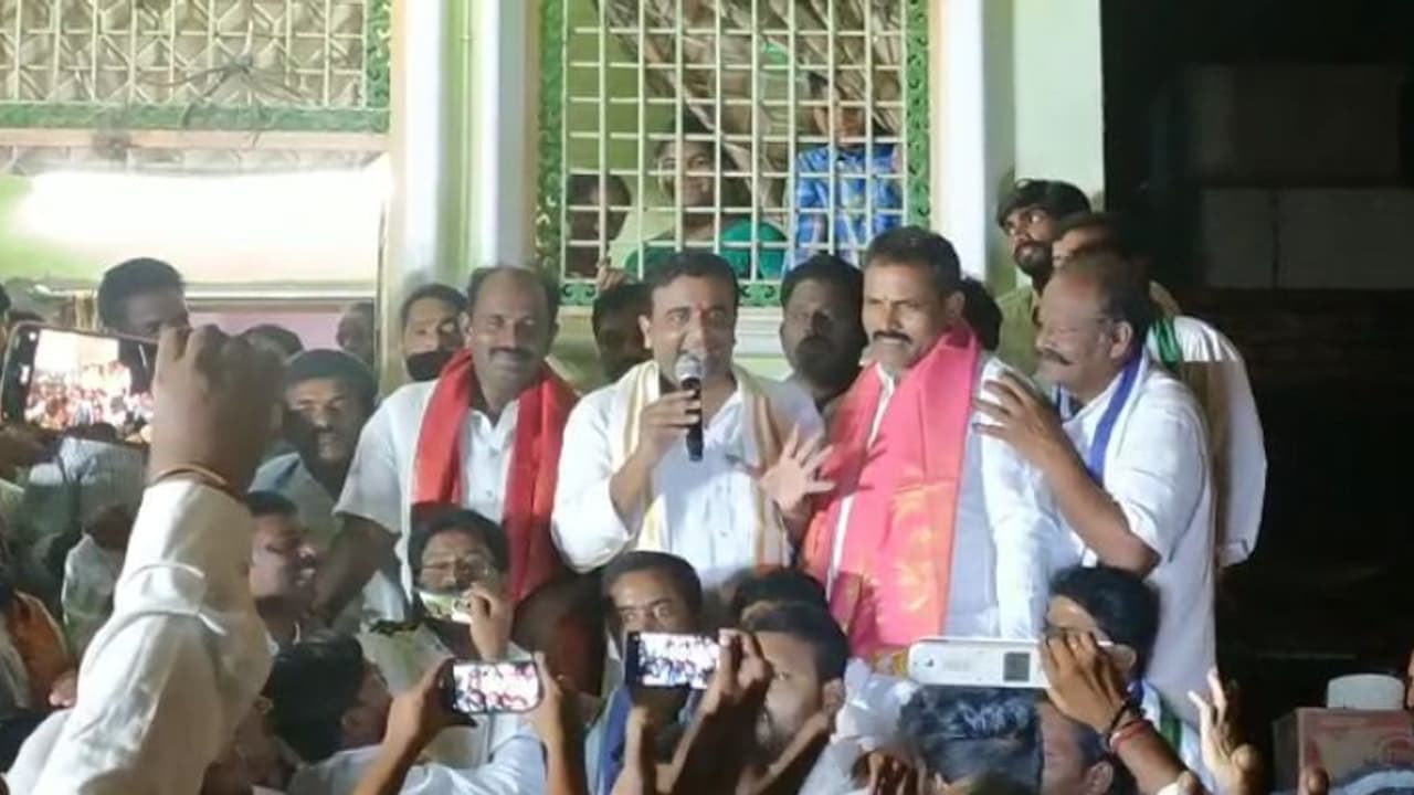 యరపతినేనీ జాగ్రత్త... మా జోలికొస్తే ఆడాళ్లతో తన్నిస్తా..: వైసిపి ఎమ్మెల్యే స్ట్రాంగ్ వార్నింగ్ యరపతినేనీ జాగ్రత్త... మా జోలికొస్తే ఆడాళ్లతో తన్నిస్తా..: వైసిపి ఎమ్మెల్యే స్ట్రాంగ్ వార్నింగ్