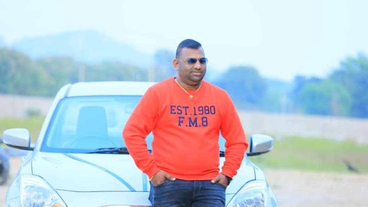 అర్దరాత్రి తుపాకీ మోతతో ఉలిక్కిపడ్డ మానుకొండూరు... రెచ్చిపోయిన క్రిమినల్ గ్యాంగ్ (వీడియో) అర్దరాత్రి తుపాకీ మోతతో ఉలిక్కిపడ్డ మానుకొండూరు... రెచ్చిపోయిన క్రిమినల్ గ్యాంగ్ (వీడియో)