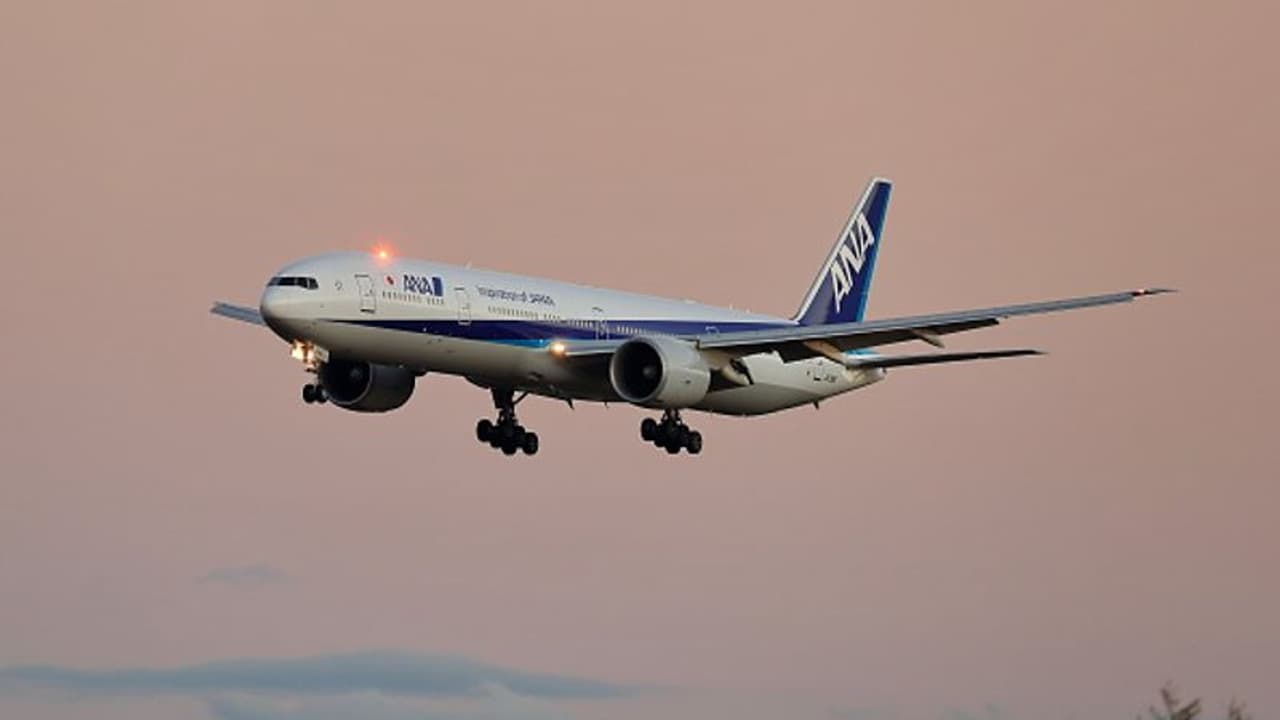 പ്രമുഖ എയർവെയ്സ് കമ്പനി 8 ലക്ഷം രൂപയുടെ ബിസിനസ് ക്ലാസ് ടിക്കറ്റുകൾ വിറ്റത് വെറും 25,000 രൂപയ്ക്ക് !