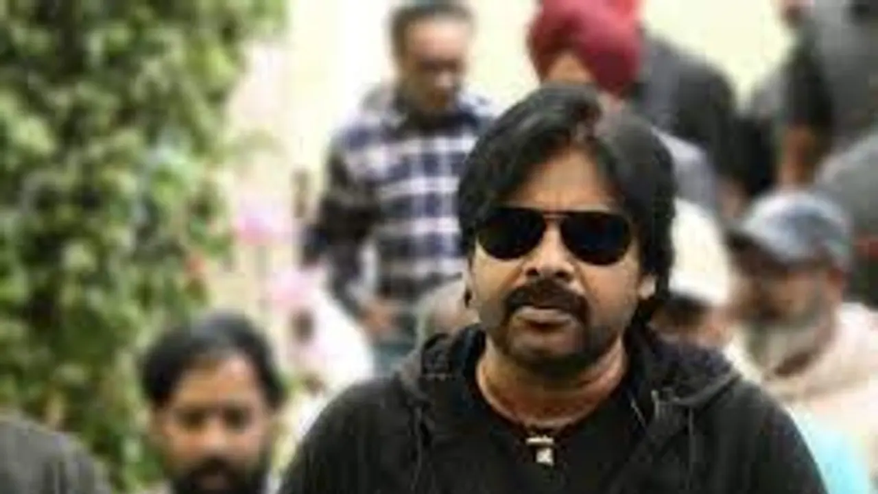 పవన్ స్ట్రెయిట్ సినిమా చేస్తే ఇది రేంజ్, మెంటల్ మాస్ పవన్ స్ట్రెయిట్ సినిమా చేస్తే ఇది రేంజ్, మెంటల్ మాస్