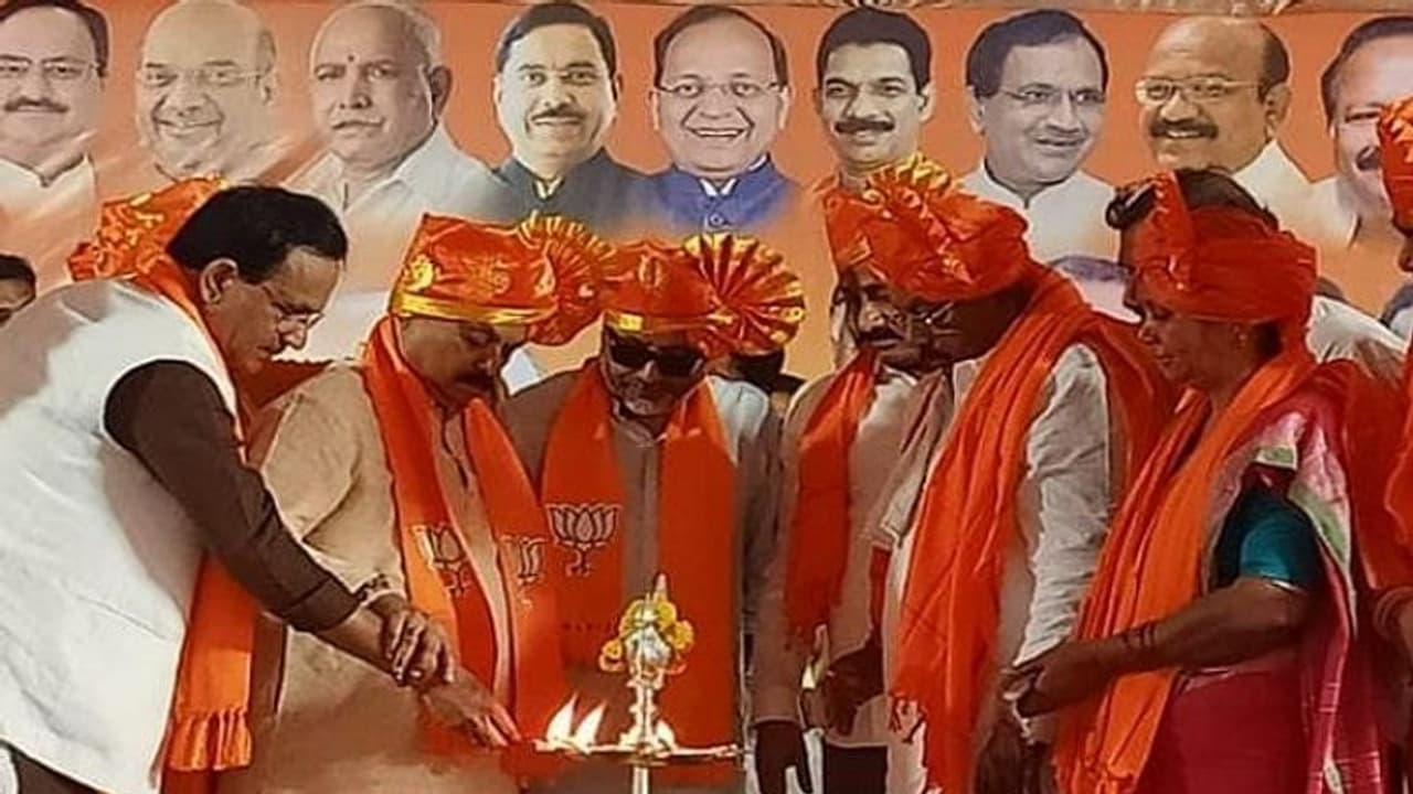 ಜೇನು ಹುಳು ಕಚ್ಚಿದರೂ ಸರಿ, ಅದರ ಸಿಹಿ ನಿಮಗೆ ಸಿಗಲೆಂದು ಒಳಮೀಸಲಾತಿ ತಂದೆ: ಸಿಎಂ ಬೊಮ್ಮಾಯಿ ಜೇನು ಹುಳು ಕಚ್ಚಿದರೂ ಸರಿ, ಅದರ ಸಿಹಿ ನಿಮಗೆ ಸಿಗಲೆಂದು ಒಳಮೀಸಲಾತಿ ತಂದೆ: ಸಿಎಂ ಬೊಮ್ಮಾಯಿ