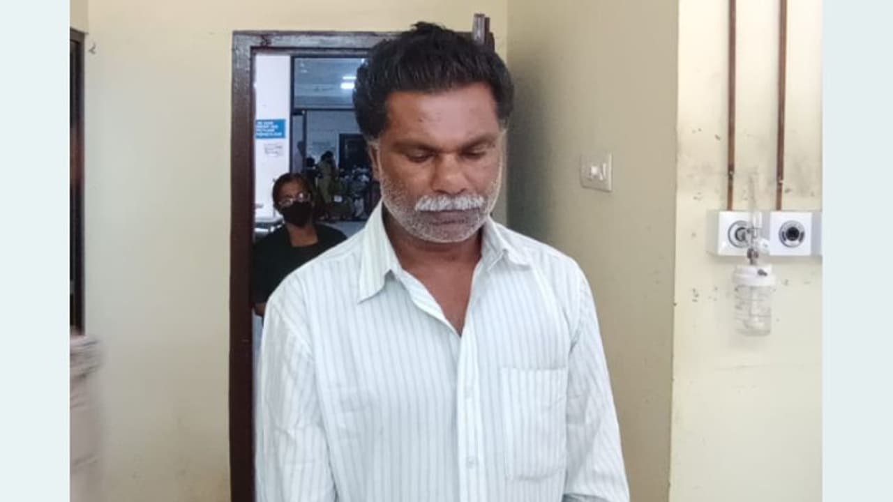 ഇടുക്കിയിൽ അവിഹിത ബന്ധം സംശയിച്ച് കോടതി വളപ്പിൽ വച്ച് ഭാര്യയുടെ കഴുത്തറക്കാൻ ശ്രമം, കുത്തി പരിക്കേൽപ്പിച്ചു