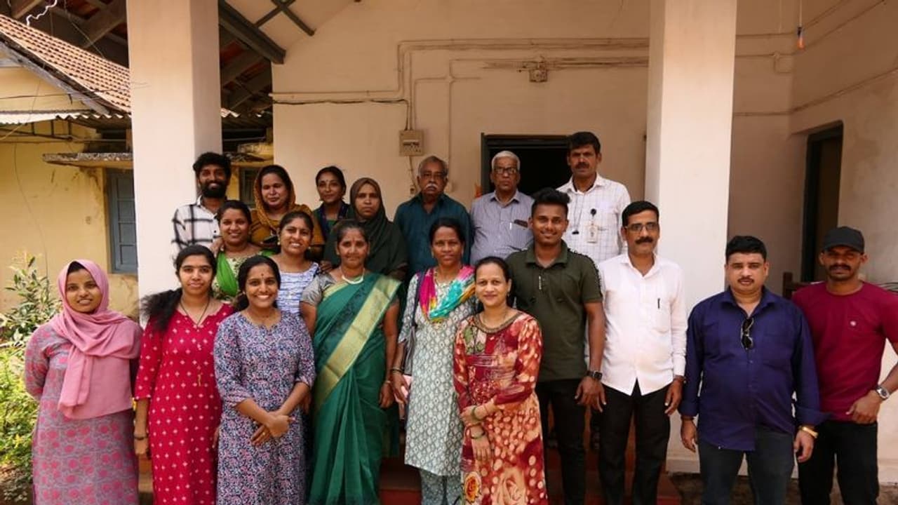 ഇനിയൊരിക്കലും കണ്ടുമുട്ടില്ലെന്ന് കരുതി, വിധി തോറ്റുപോയ, മലപ്പുറത്തെ കരിഷ്മയുടെ കഥ! ഇനിയൊരിക്കലും കണ്ടുമുട്ടില്ലെന്ന് കരുതി, വിധി തോറ്റുപോയ, മലപ്പുറത്തെ കരിഷ്മയുടെ കഥ!