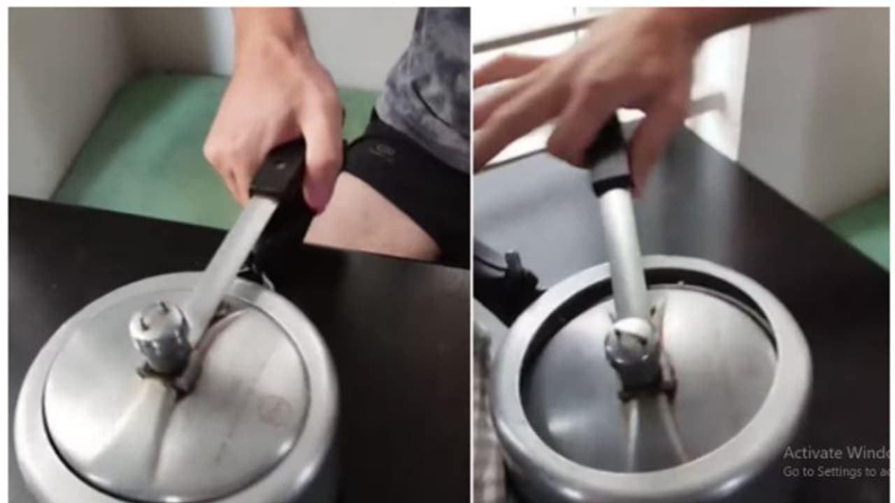 'കുക്കറിനോട് വേണ്ട കളി' ; ഒരു കൈകൊണ്ട് പ്രഷര് കുക്കര് തുറക്കുന്ന യുവാവ് , വീഡിയോ 'കുക്കറിനോട് വേണ്ട കളി' ; ഒരു കൈകൊണ്ട് പ്രഷര് കുക്കര് തുറക്കുന്ന യുവാവ് , വീഡിയോ