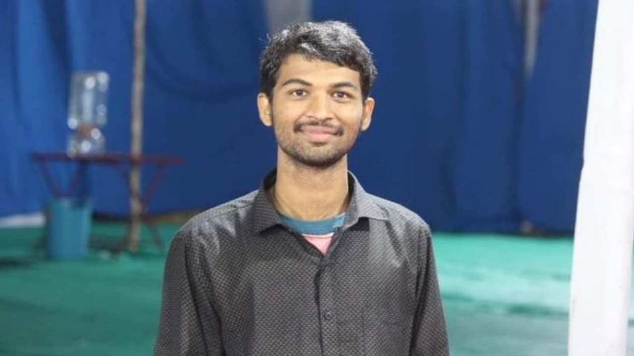 రమేశ్ కార్తీక్ నాయక్ కవిత : కాగితం మీది జీవితం రమేశ్ కార్తీక్ నాయక్ కవిత : కాగితం మీది జీవితం