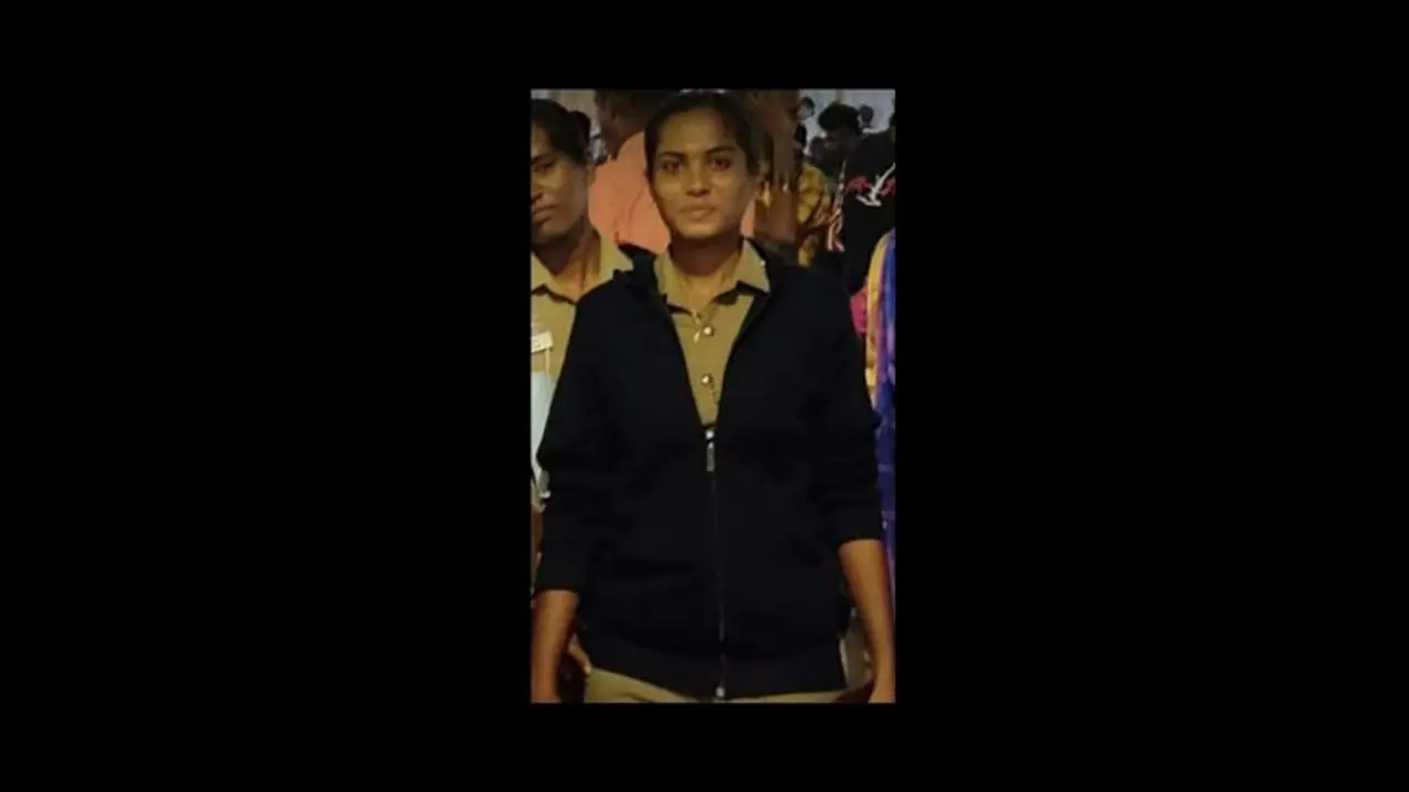 நாகையில் ஆயுதப்படை பெண் காவலர் தூக்கிட்டு தற்கொலை போலீசார் விசாரணை நாகையில் ஆயுதப்படை பெண் காவலர் தூக்கிட்டு தற்கொலை போலீசார் விசாரணை