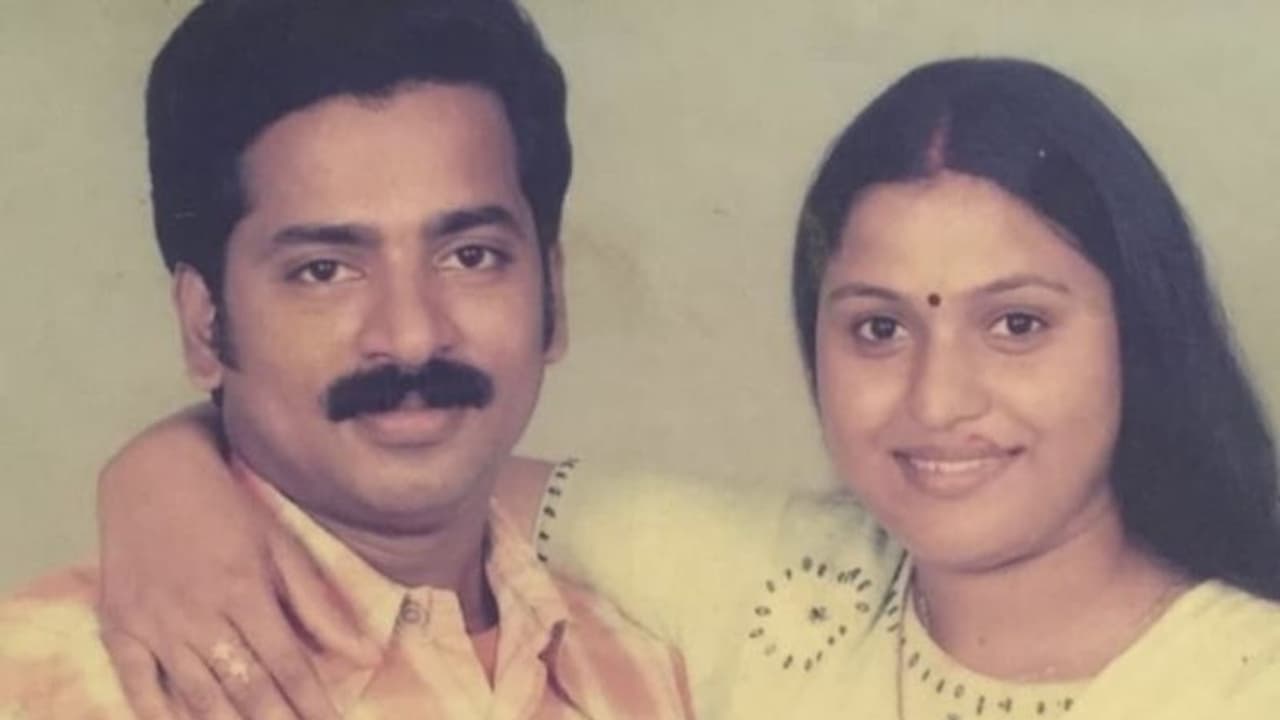 ‘ആ ഒറ്റമുറിയില്‍ നിന്നും എന്നെ രക്ഷപ്പെടുത്തണമെന്ന അദ്ദേഹത്തിന്റെ നിശ്ചയദാര്‍ഢ്യം ആണ് ലക്ഷ്മി പ്രിയ’