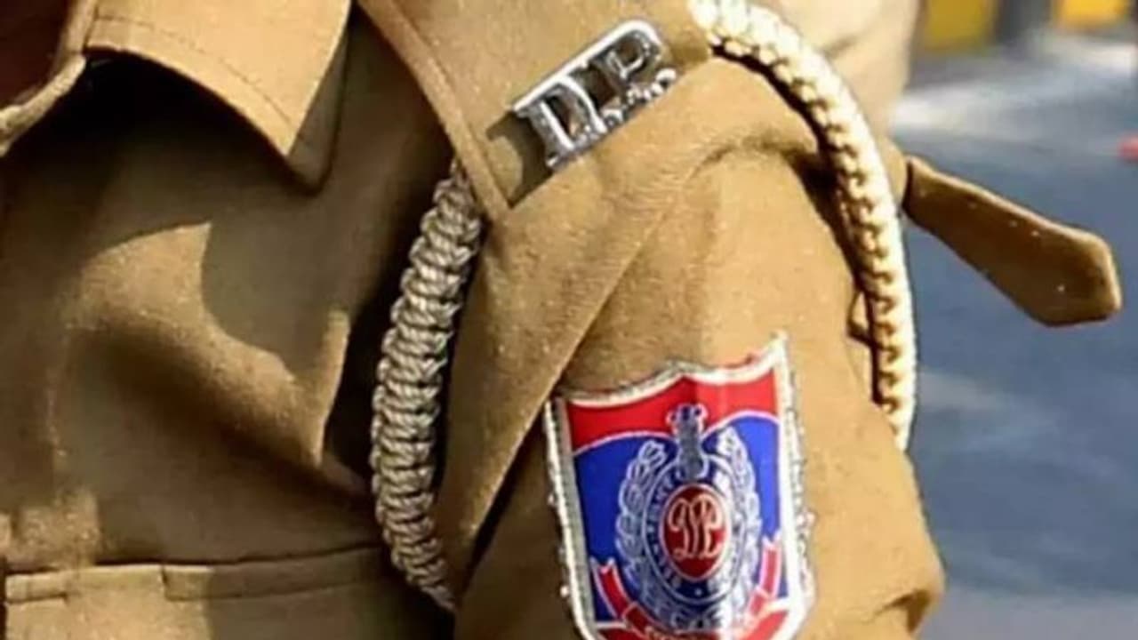 പണം മോഷ്ടിച്ചെന്ന സംശയം, നഴ്സിംഗ് വിദ്യാര്ത്ഥിനികളുടെ വസ്ത്രമഴിച്ച് പരിശോധിച്ച് ഹോസ്റ്റല് വാര്ഡന് പണം മോഷ്ടിച്ചെന്ന സംശയം, നഴ്സിംഗ് വിദ്യാര്ത്ഥിനികളുടെ വസ്ത്രമഴിച്ച് പരിശോധിച്ച് ഹോസ്റ്റല് വാര്ഡന്