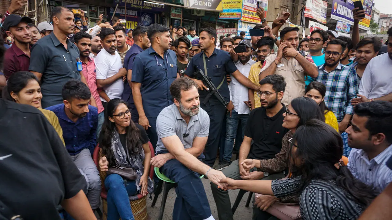 Rahul Gandhi to hand over official bungalow on Saturday Rahul Gandhi to hand over official bungalow on Saturday