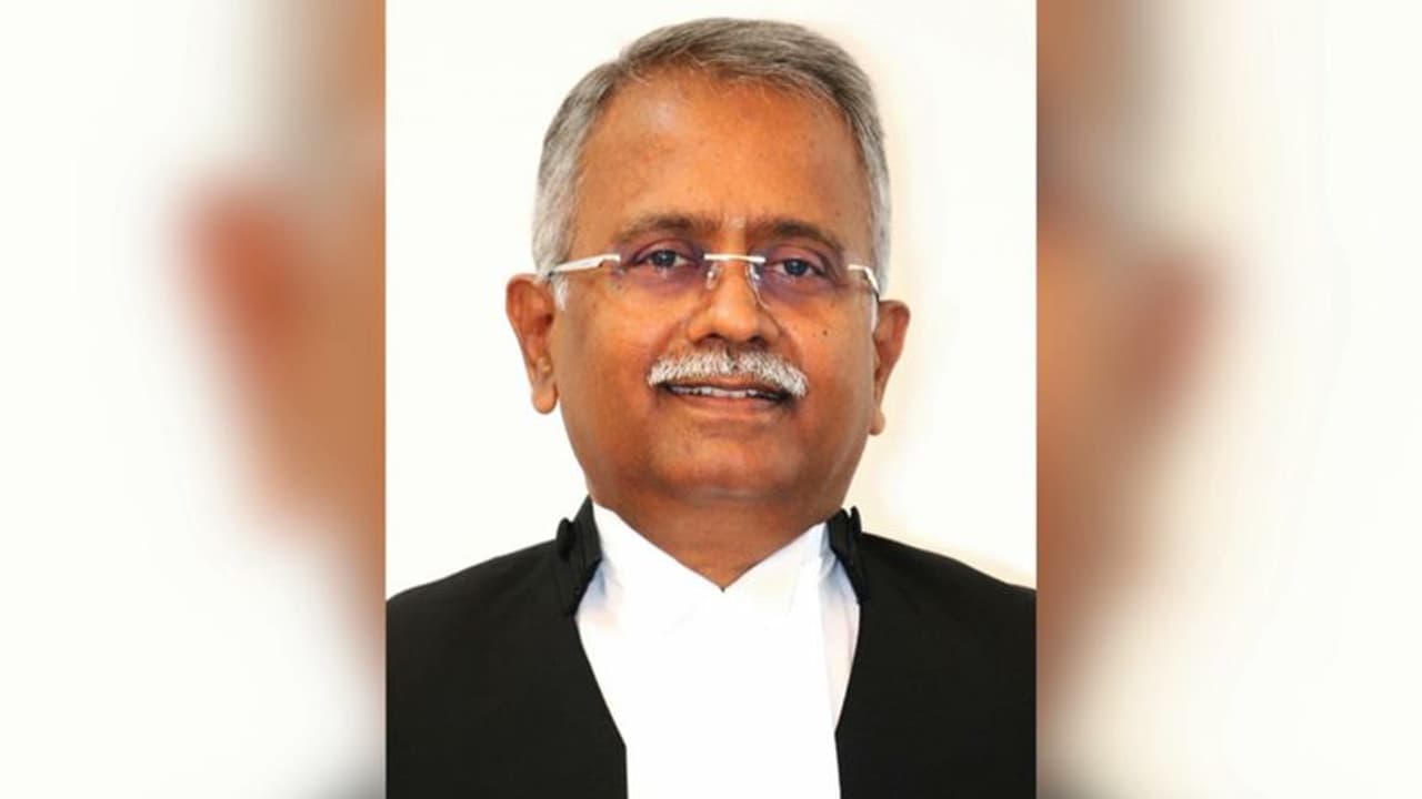 ജസ്റ്റിസ് എസ്വി ഭട്ടി കേരള ഹൈക്കോടതി ആക്ടിങ് ചീഫ് ജസ്റ്റിസ് ജസ്റ്റിസ് എസ്വി ഭട്ടി കേരള ഹൈക്കോടതി ആക്ടിങ് ചീഫ് ജസ്റ്റിസ്