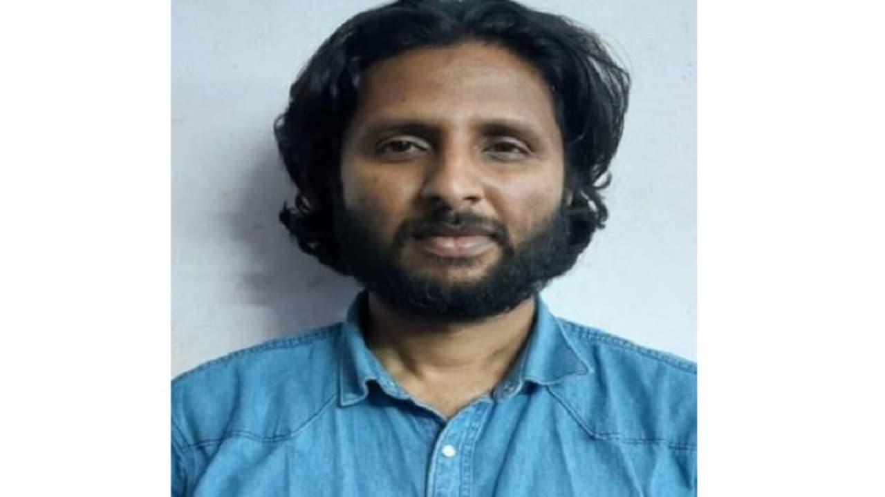 Bengaluru: ಕಾಲೇಜು ಪ್ರವೇಶ ನೆಪದಲ್ಲಿ 104 ವಿದೇಶಿಯರಿಗೆ ಟೋಪಿ: ಆರೋಪಿ ಬಂಧನ Bengaluru: ಕಾಲೇಜು ಪ್ರವೇಶ ನೆಪದಲ್ಲಿ 104 ವಿದೇಶಿಯರಿಗೆ ಟೋಪಿ: ಆರೋಪಿ ಬಂಧನ