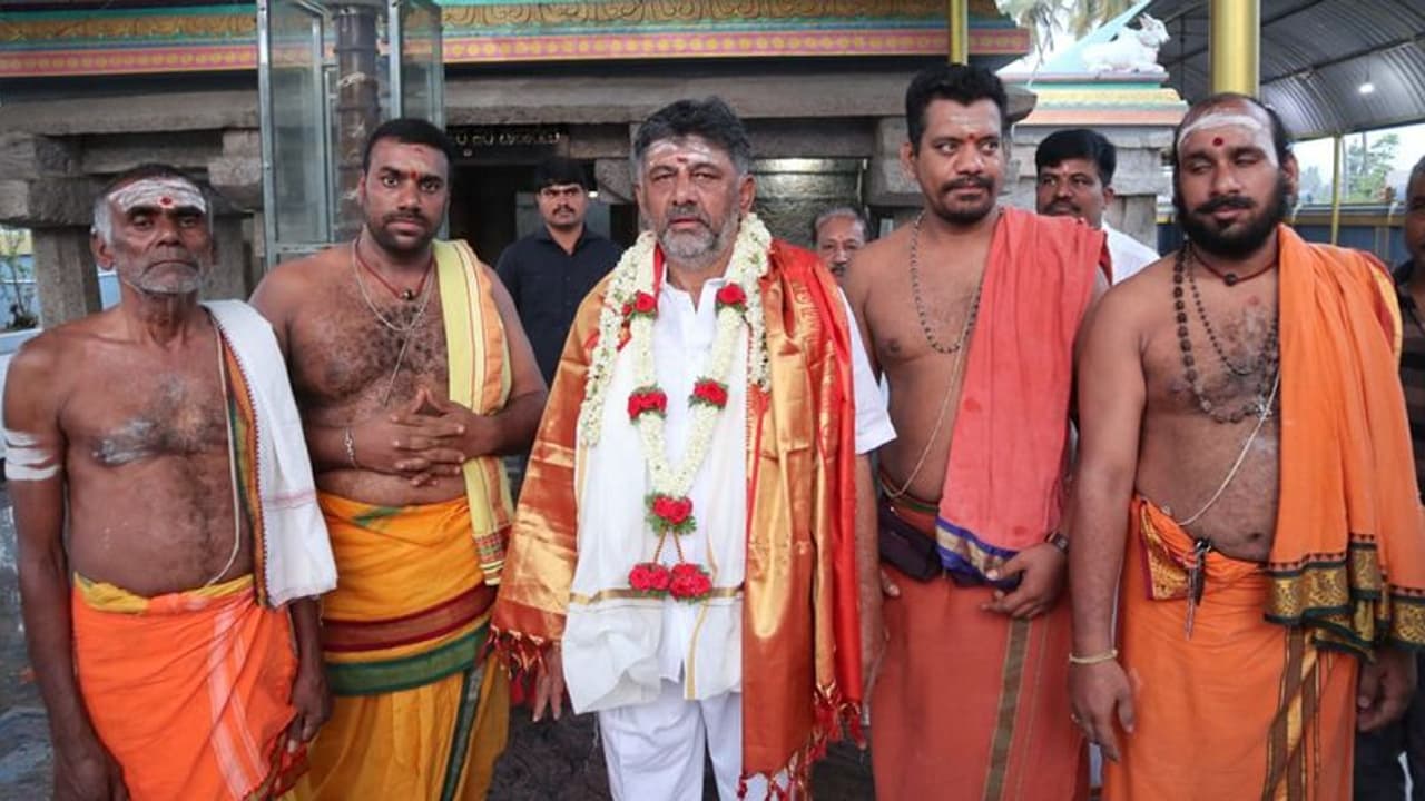 ಎಲ್ಲ ವಿಘ್ನ ನಿವಾರಣೆ ಮಾಡುವಂತೆ ವಿಘ್ನೇಶ್ವರನ ಬಳಿ ಬಂದಿದ್ದೇನೆ: ಡಿ.ಕೆ. ಶಿವಕುಮಾರ್ ಎಲ್ಲ ವಿಘ್ನ ನಿವಾರಣೆ ಮಾಡುವಂತೆ ವಿಘ್ನೇಶ್ವರನ ಬಳಿ ಬಂದಿದ್ದೇನೆ: ಡಿ.ಕೆ. ಶಿವಕುಮಾರ್