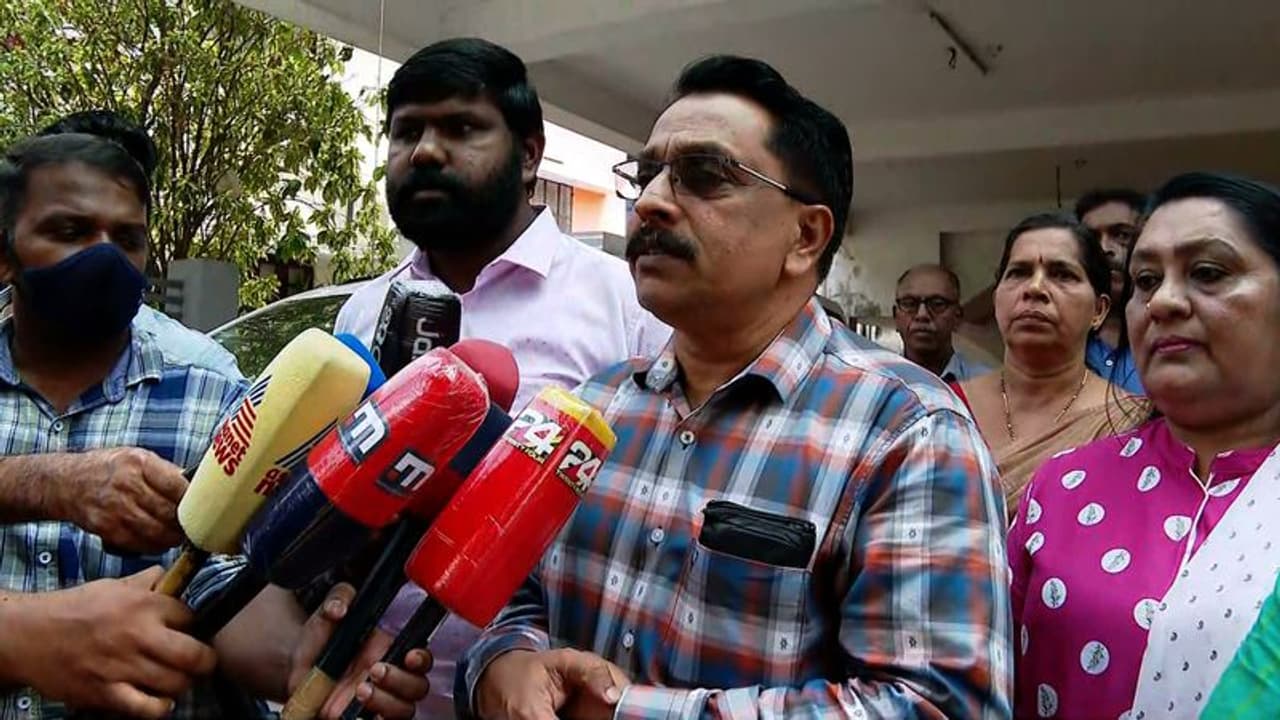 നവജാത ശിശുവിനെ പണത്തിനായി വിറ്റത് ഗൗരവമേറിയ സംഭവം; കുഞ്ഞിനെ വിറ്റവർക്കും വാങ്ങിയവർക്കും എതിരെ നടപടി നവജാത ശിശുവിനെ പണത്തിനായി വിറ്റത് ഗൗരവമേറിയ സംഭവം; കുഞ്ഞിനെ വിറ്റവർക്കും വാങ്ങിയവർക്കും എതിരെ നടപടി