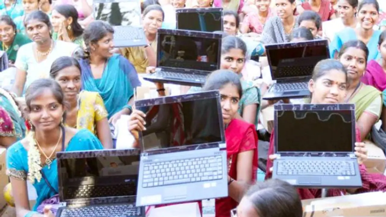 அதிமுக ஆட்சியில் 55 ஆயிரம் லேப்டாப் வேஸ்ட்.. தமிழக அரசுக்கு 670 கோடி வட்டி சுமை சிஏஜி ரிப்போர்ட்! அதிமுக ஆட்சியில் 55 ஆயிரம் லேப்டாப் வேஸ்ட்.. தமிழக அரசுக்கு 670 கோடி வட்டி சுமை சிஏஜி ரிப்போர்ட்!