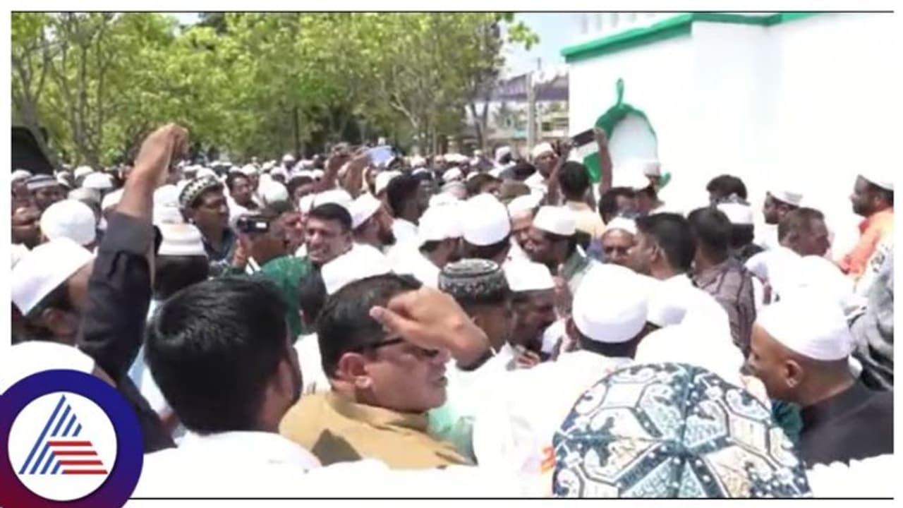 Chikkamagaluru: ನಮಾಜ್ ವೇಳೆ ಕಾಂಗ್ರೆಸ್ ಪ್ರಚಾರಕ್ಕೆ ಮುಸ್ಲಿಮರ ವಿರೋಧ, 2 ಗುಂಪುಗಳ ನಡುವೆ ಜಟಾಪಟಿ!