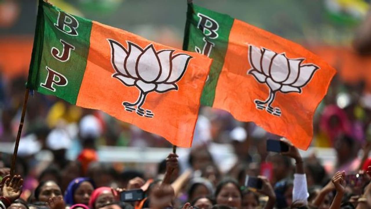 கோடிகளில் புரளும் பாஜகவினர்..2019ல் ஆட்சியை கவிழ்த்த MLAக்கள் சொத்து மதிப்பு கிடுகிடு உயர்வு.!!