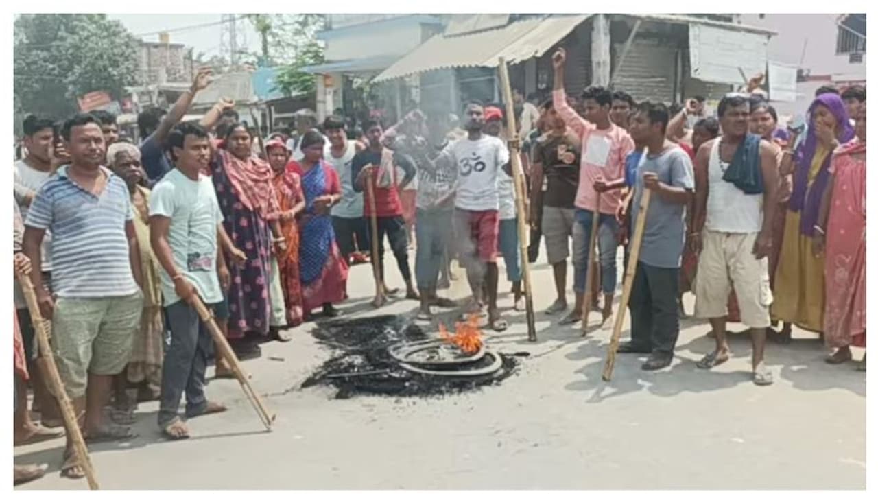 കൂട്ടബലാത്സംഗത്തിനിരയായ 15കാരി കൊല്ലപ്പെട്ടു, മൃതദേഹം പൊലീസ് വലിച്ചിഴച്ചു പ്രതിഷേധം ശക്തം കൂട്ടബലാത്സംഗത്തിനിരയായ 15കാരി കൊല്ലപ്പെട്ടു, മൃതദേഹം പൊലീസ് വലിച്ചിഴച്ചു പ്രതിഷേധം ശക്തം
