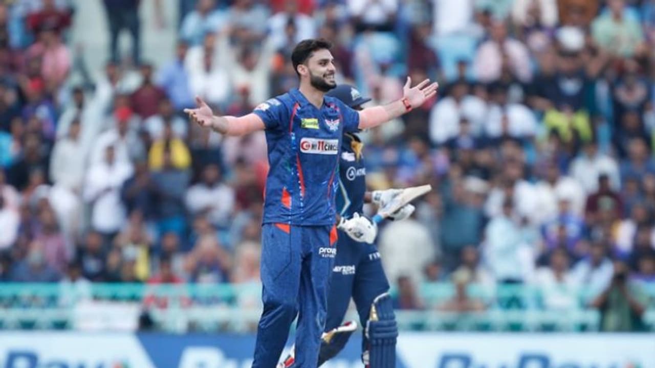 എമ്മാതിരി പറക്കലാണ് ഇഷ്‌ടാ... അമ്പരപ്പിക്കും ക്യാച്ചുമായി നവീന്‍ ഉള്‍ ഹഖ് വീഡിയോ