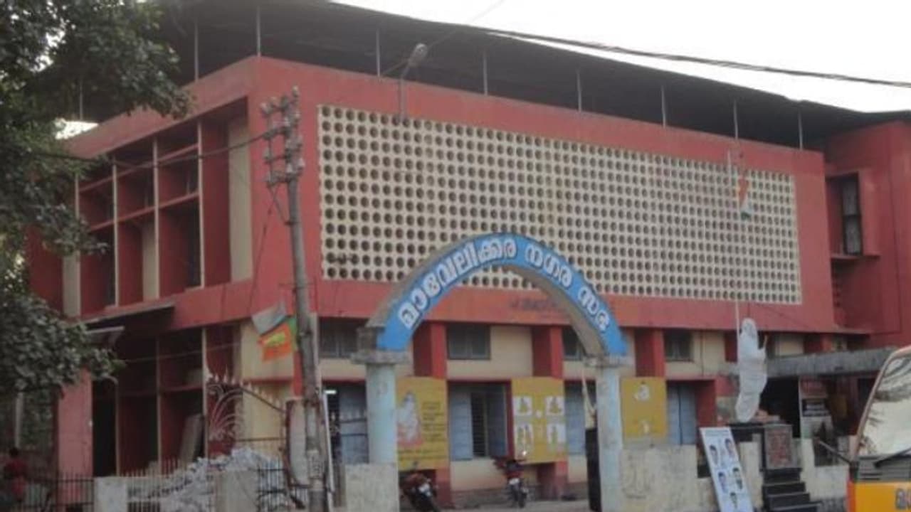 കാണാതായ ലോഗ് ബുക്ക് 10 ദിവസത്തിന് ശേഷം തിരിച്ചു കിട്ടി, പരാതി പിന്വലിച്ചു; നഗരസഭ കൗൺസിൽ യോഗത്തിൽ ബഹളം കാണാതായ ലോഗ് ബുക്ക് 10 ദിവസത്തിന് ശേഷം തിരിച്ചു കിട്ടി, പരാതി പിന്വലിച്ചു; നഗരസഭ കൗൺസിൽ യോഗത്തിൽ ബഹളം