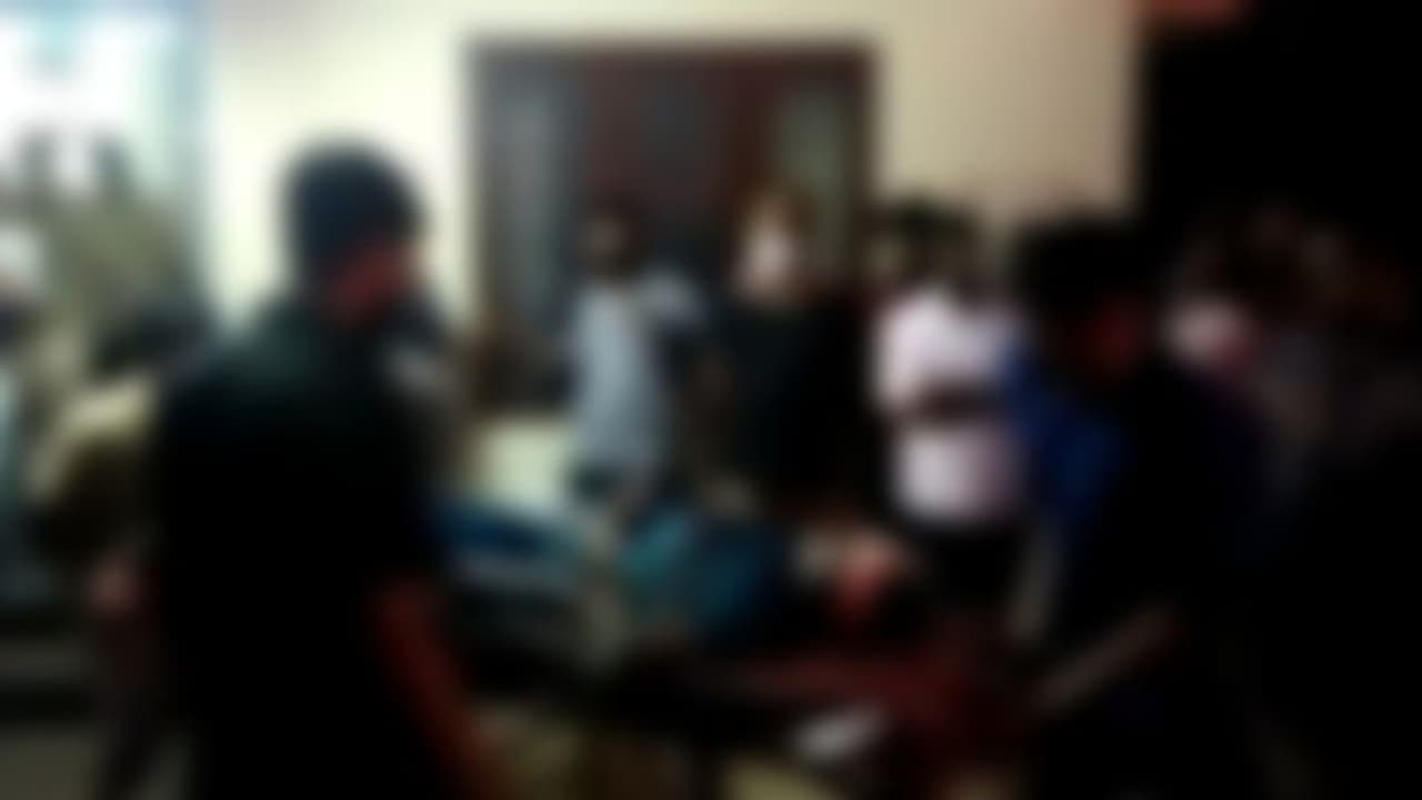 പൂപ്പാറയിൽ 24 പേരുമായി പോയ വാൻ കൊക്കയിലേക്ക് മറിഞ്ഞു; മൂന്ന് മരണം, നിരവധി പേർക്ക് പരിക്ക് പൂപ്പാറയിൽ 24 പേരുമായി പോയ വാൻ കൊക്കയിലേക്ക് മറിഞ്ഞു; മൂന്ന് മരണം, നിരവധി പേർക്ക് പരിക്ക്