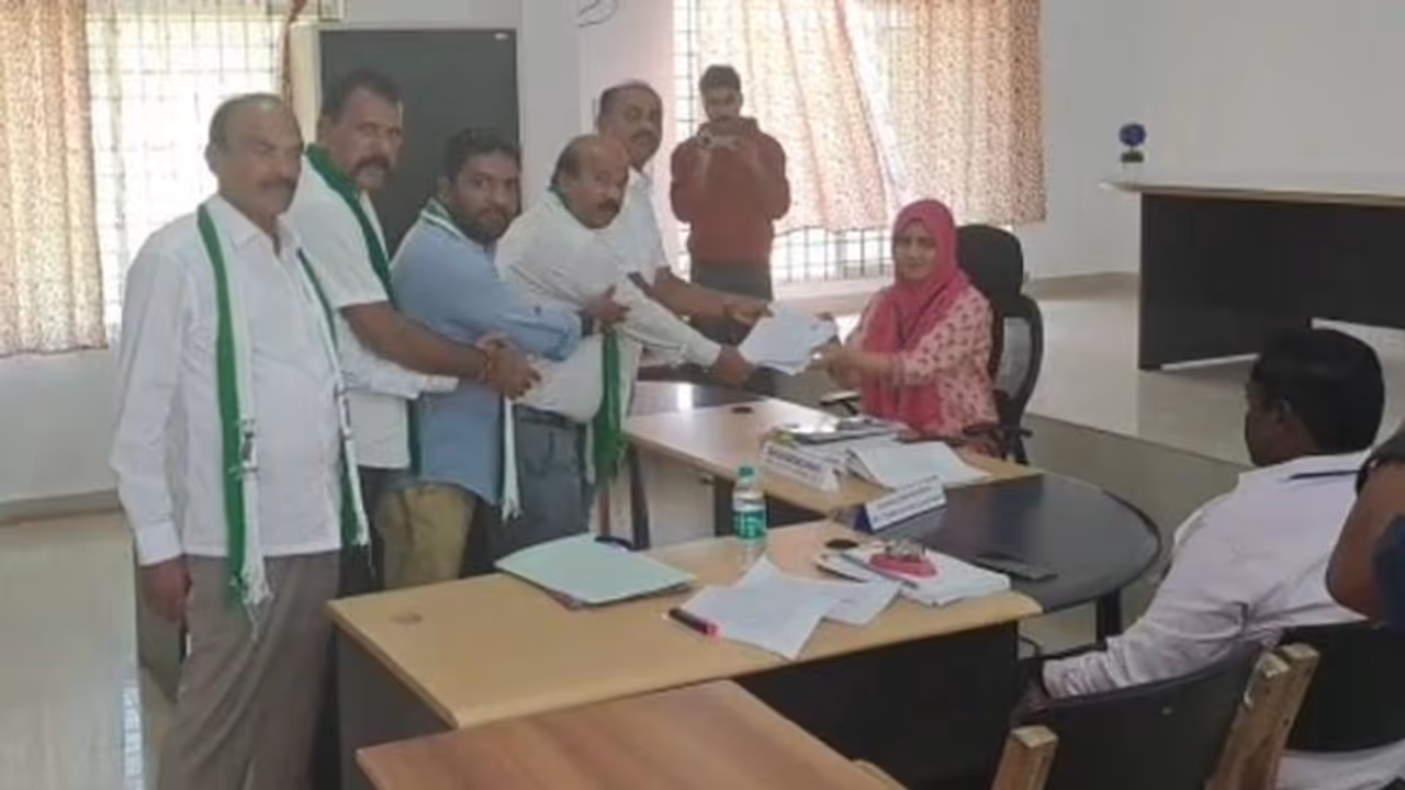 ಕೊಡಗು: ವಿರಾಜಪೇಟೆ ಕಾಂಗ್ರೆಸ್ ಅಭ್ಯರ್ಥಿ ಗೆಲುವಿಗಾಗಿ ಜೆಡಿಎಸ್ ನಾಮಪತ್ರ ವಾಪಸ್..? ಕೊಡಗು: ವಿರಾಜಪೇಟೆ ಕಾಂಗ್ರೆಸ್ ಅಭ್ಯರ್ಥಿ ಗೆಲುವಿಗಾಗಿ ಜೆಡಿಎಸ್ ನಾಮಪತ್ರ ವಾಪಸ್..?