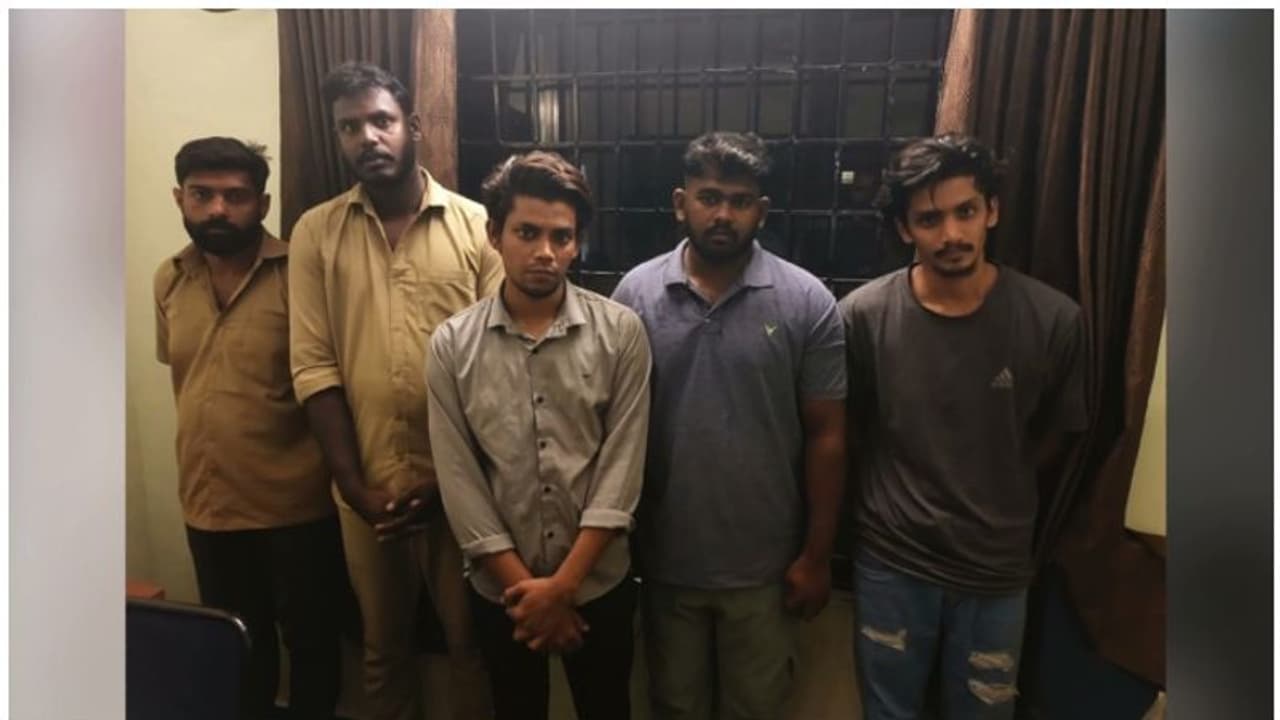 തലസ്ഥാനത്ത് വൻ ലഹരി വേട്ട; ലോഡ്ജ് കേന്ദ്രീകരിച്ച് ലഹരി വിൽപ്പന നടത്തിയ 5 യുവാക്കള് പിടിയില് തലസ്ഥാനത്ത് വൻ ലഹരി വേട്ട; ലോഡ്ജ് കേന്ദ്രീകരിച്ച് ലഹരി വിൽപ്പന നടത്തിയ 5 യുവാക്കള് പിടിയില്