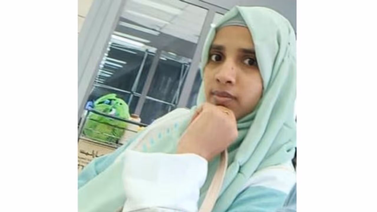 തലവേദനയെ തുടർന്ന് സൗദി അറേബ്യയിലെ ആശുപത്രിയില് പ്രവേശിപ്പിച്ച മലയാളി നഴ്സ് മരിച്ചു തലവേദനയെ തുടർന്ന് സൗദി അറേബ്യയിലെ ആശുപത്രിയില് പ്രവേശിപ്പിച്ച മലയാളി നഴ്സ് മരിച്ചു