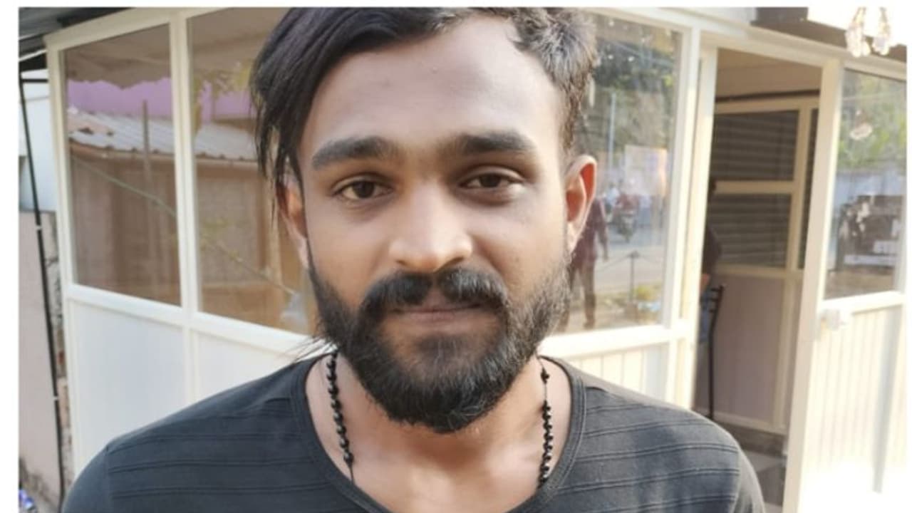  കോഴിക്കോട് നഗരത്തിൽ വീണ്ടും ലഹരി വേട്ട: എംഡിഎംഎ യും എൽഎസ്ഡി സ്റ്റാമ്പുകളുമായി യുവാവ് പിടിയിൽ