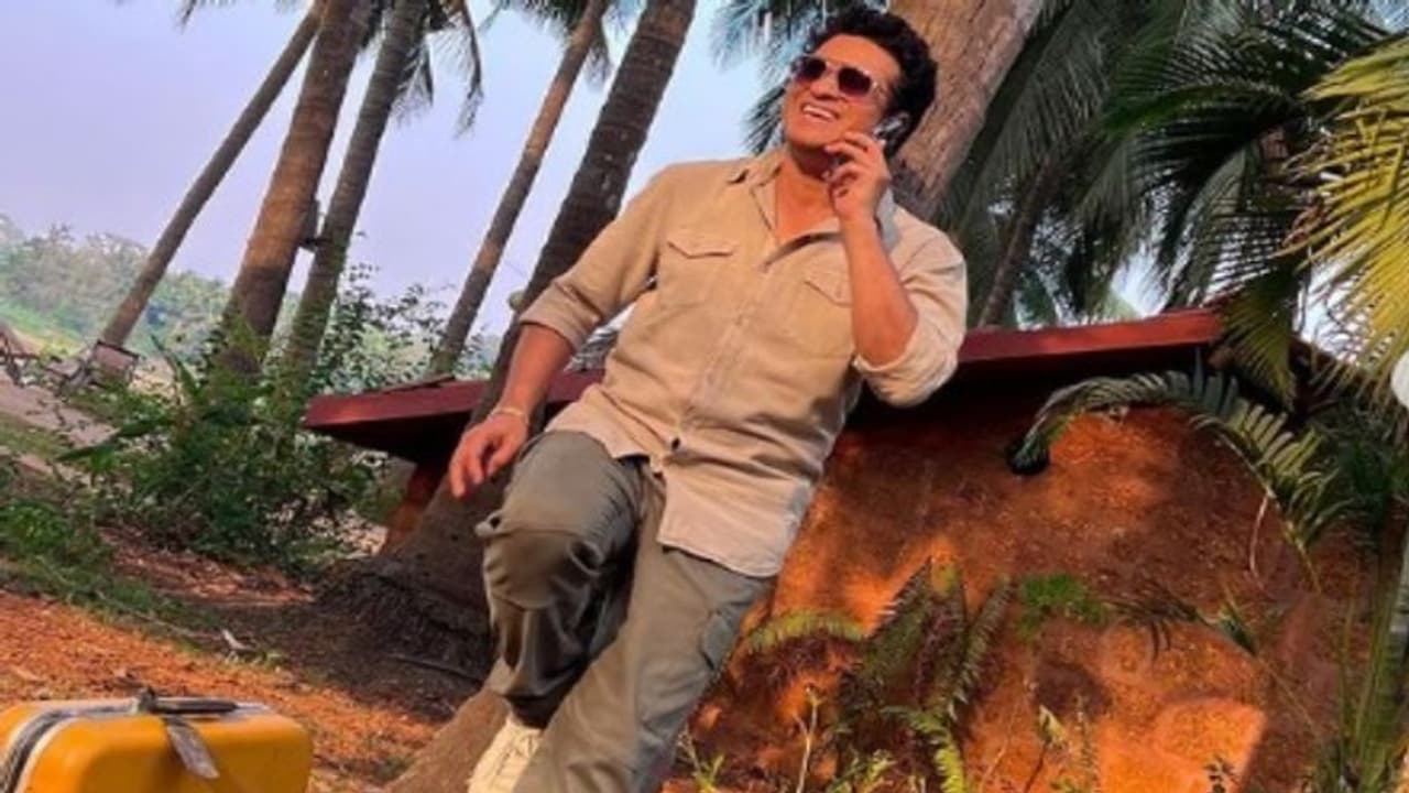 பிரம்மாண்டமாக கொண்டாடப்படும் 50ஆவது பிறந்தநாள்: குடும்பத்தோடு கோவா சென்ற சச்சின்! பிரம்மாண்டமாக கொண்டாடப்படும் 50ஆவது பிறந்தநாள்: குடும்பத்தோடு கோவா சென்ற சச்சின்!