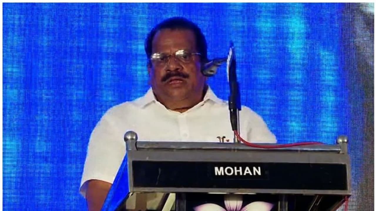 വന്ദേ ഭാരത് ബിജെപിയുടെ രാഷ്ട്രീയ തട്ടിപ്പ്; സമയലാഭം അരമണിക്കൂർ മാത്രം, ടിക്കറ്റ് നിരക്ക് കുറയ്ക്കണമെന്ന് ഇ പി വന്ദേ ഭാരത് ബിജെപിയുടെ രാഷ്ട്രീയ തട്ടിപ്പ്; സമയലാഭം അരമണിക്കൂർ മാത്രം, ടിക്കറ്റ് നിരക്ക് കുറയ്ക്കണമെന്ന് ഇ പി